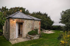 The Lookout: Cosy Compact Cottage